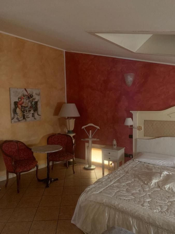 Hotel Due Colonne سان بونيفاتشيو المظهر الخارجي الصورة