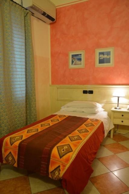 Hotel Due Colonne سان بونيفاتشيو الغرفة الصورة