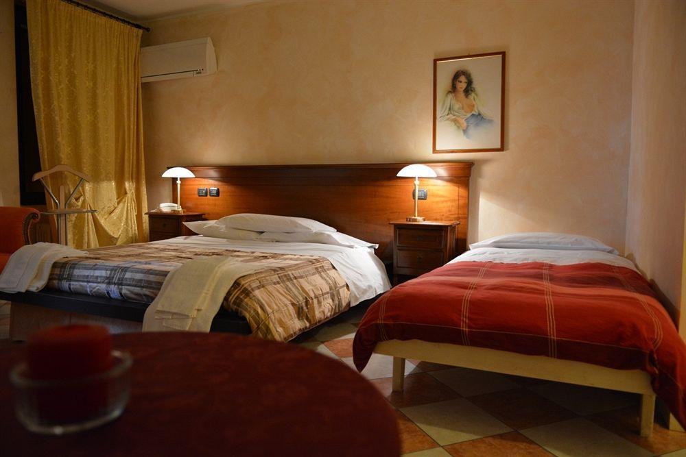 Hotel Due Colonne سان بونيفاتشيو المظهر الخارجي الصورة